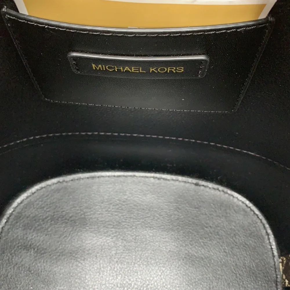 MICHAEL KORS REED MEDIUM BELTED BACKED MESSENGER CROSSBODY NATURAL/BLACK COLOR